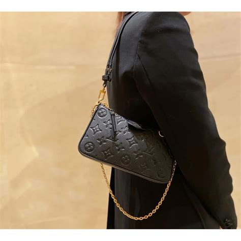 louis vuitton easy pouch on strap black